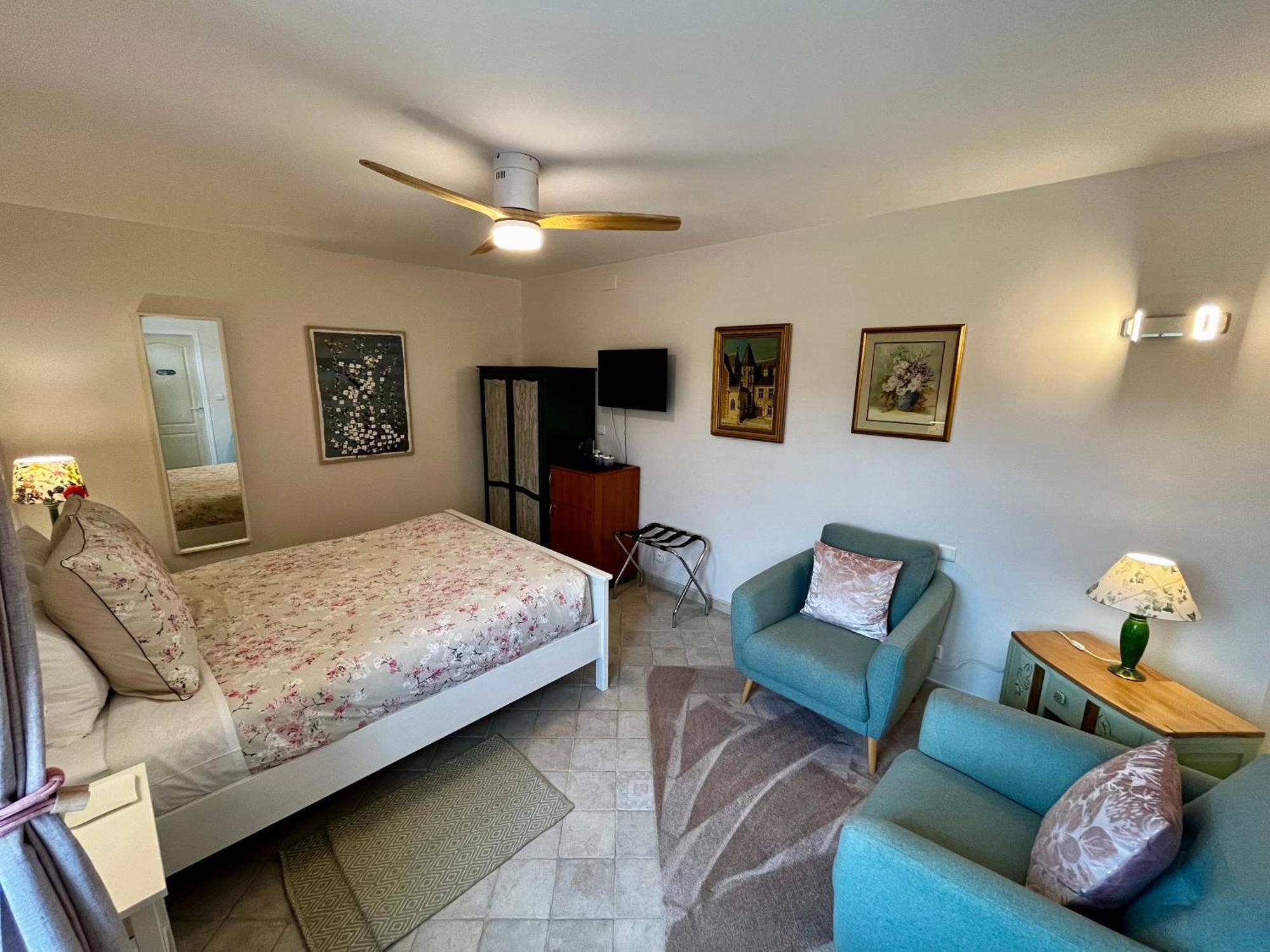 Luzillé Sans Souci Bed And Breakfast Luxe Heated Pool And Restaurant מראה חיצוני תמונה